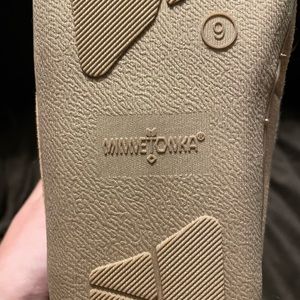 Size 9 Minnetonka booties with fur